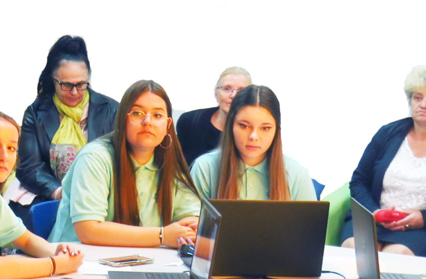 Tradition of Threads: Class with School Students